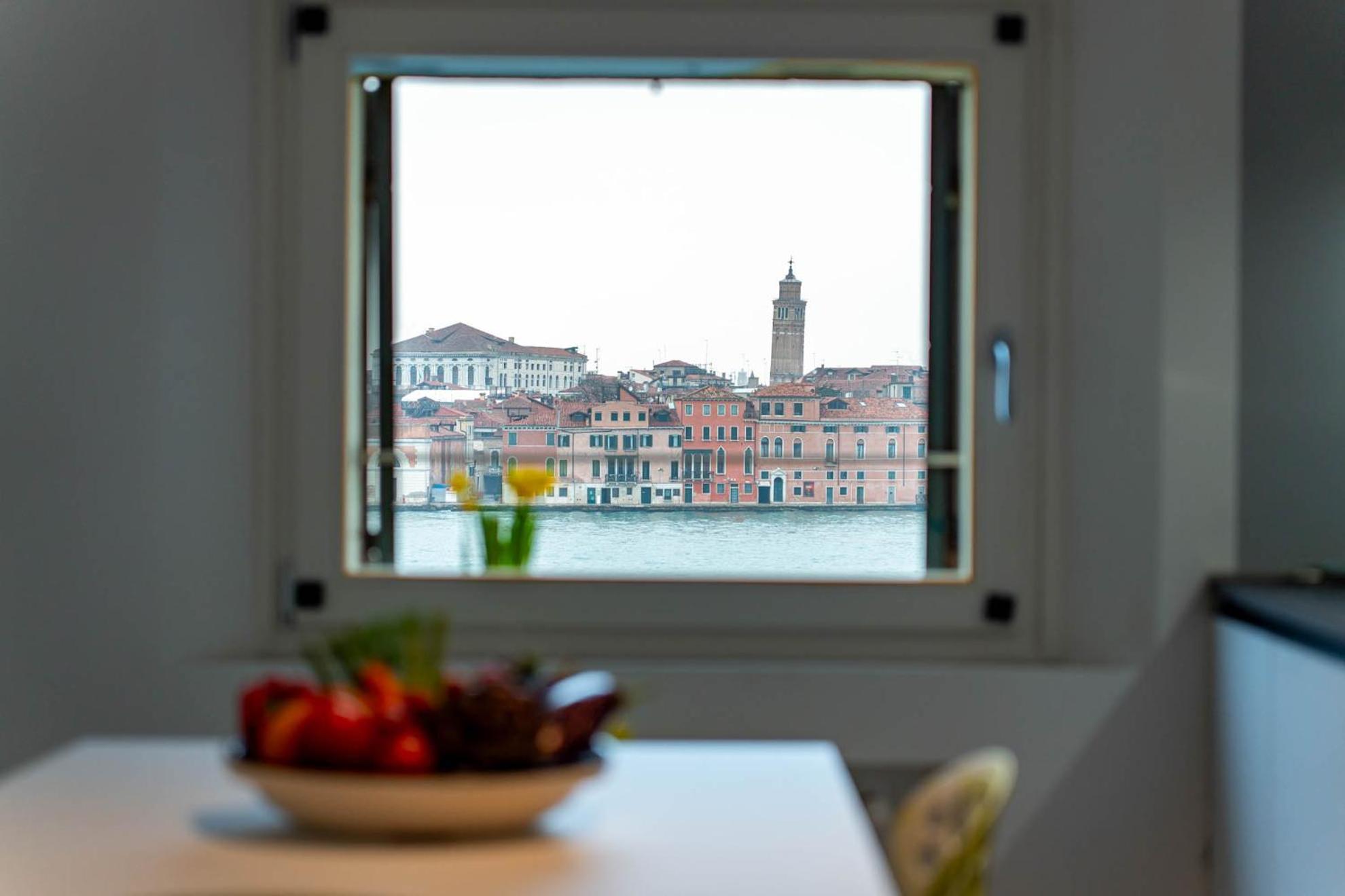 Iconic - View In Appartamento *